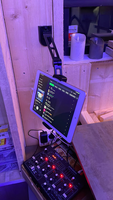 Tablet iPad Küchenschrank Halterung oder Wandmontage 39 cm